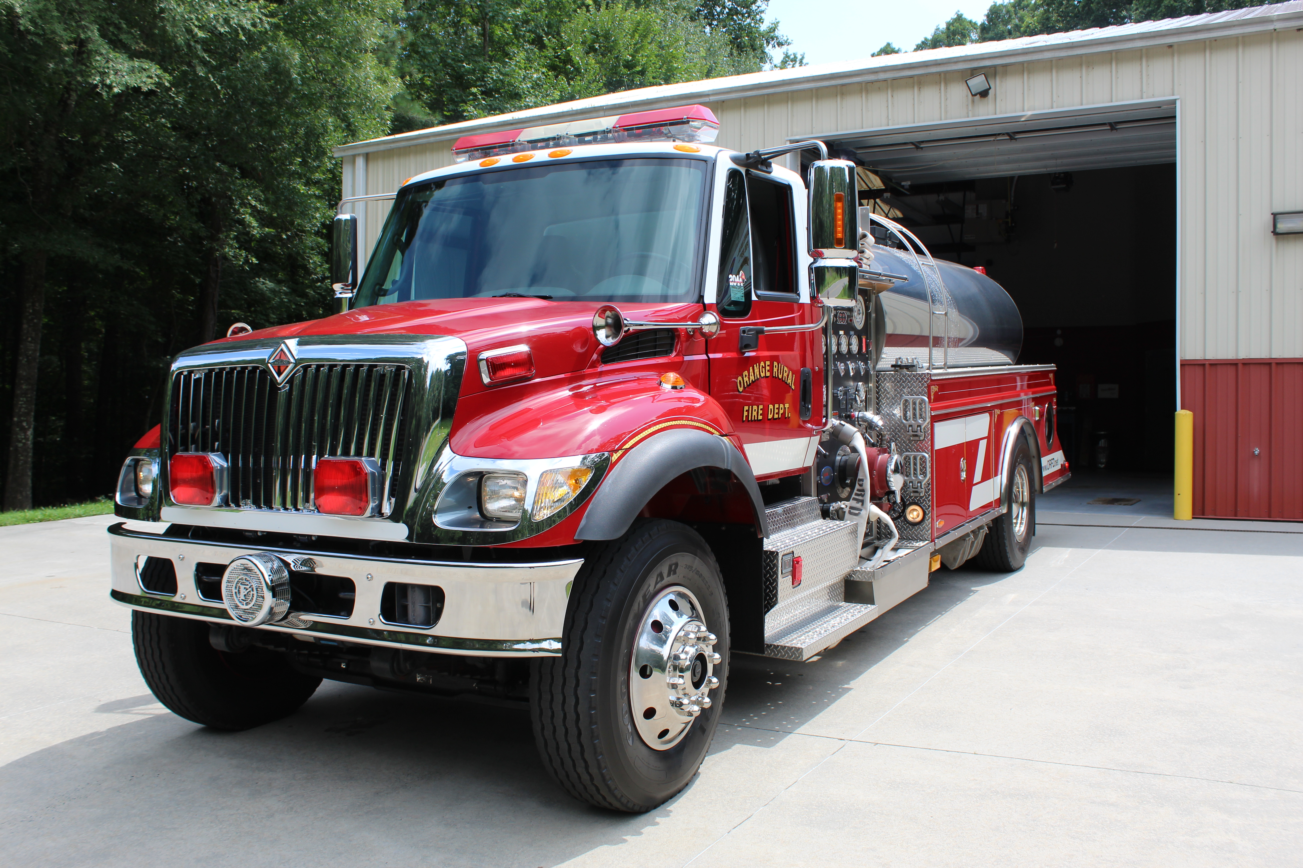 Tanker 243 - 2004 US Tanker International 7400